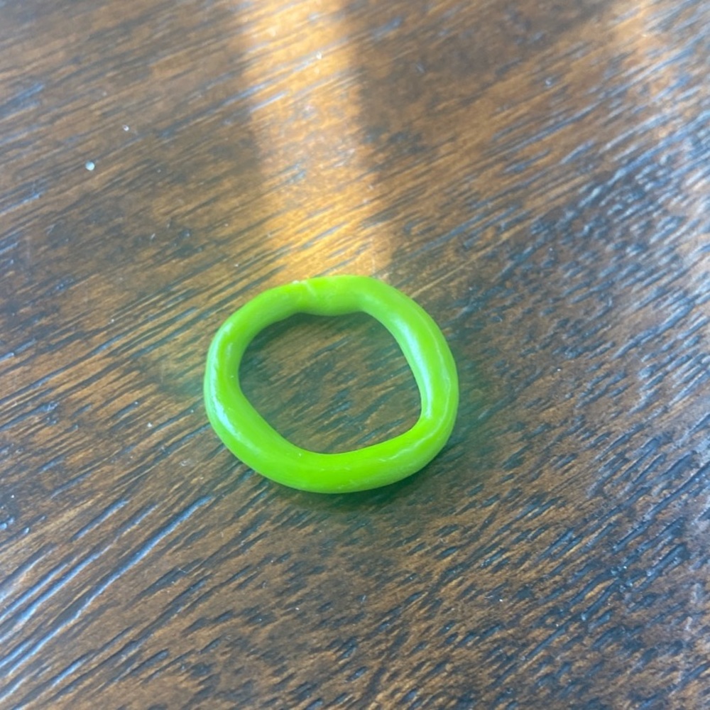 Green ring! - Picture 3 of 3